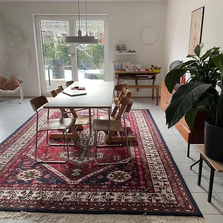 Mobliertes Reihenhaus Mit Garten - Mindestens 4 Wochen Oder Langer Buchbar Apartment