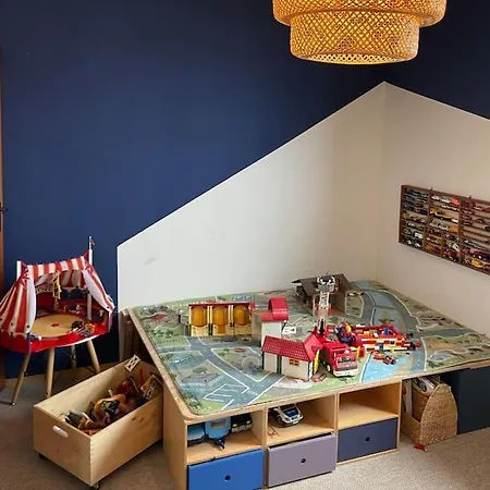 Mobliertes Reihenhaus Mit Garten - Mindestens 4 Wochen Oder Langer Buchbar Apartment
