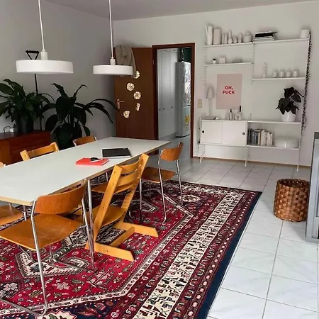Mobliertes Reihenhaus Mit Garten - Mindestens 4 Wochen Oder Langer Buchbar Bergisch Gladbach