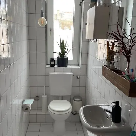 Mobliertes Reihenhaus Mit Garten - Mindestens 4 Wochen Oder Langer Buchbar * Bergisch Gladbach