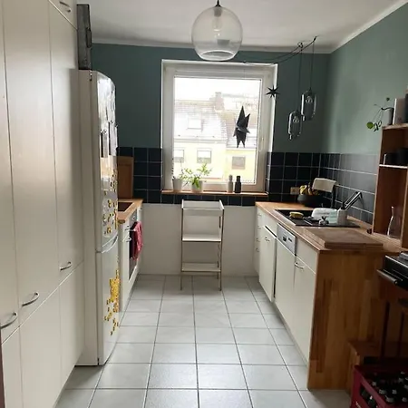 Mobliertes Reihenhaus Mit Garten - Mindestens 4 Wochen Oder Langer Buchbar Bergisch Gladbach