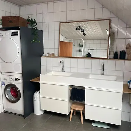 Mobliertes Reihenhaus Mit Garten - Mindestens 4 Wochen Oder Langer Buchbar Apartment
